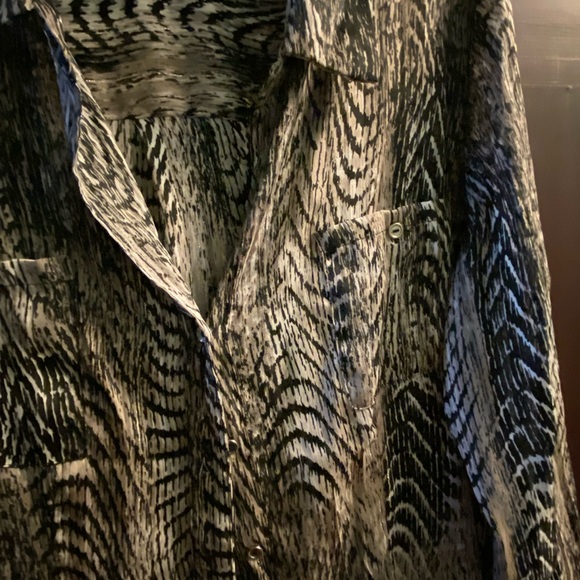 Roz & Ali pretty blouse Size Large w metallic thread in it. Spring wardrobe - Picture 2 of 6